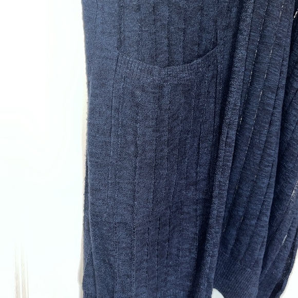 Old Navy Sleeveless Cardigan - Picture 2 of 6